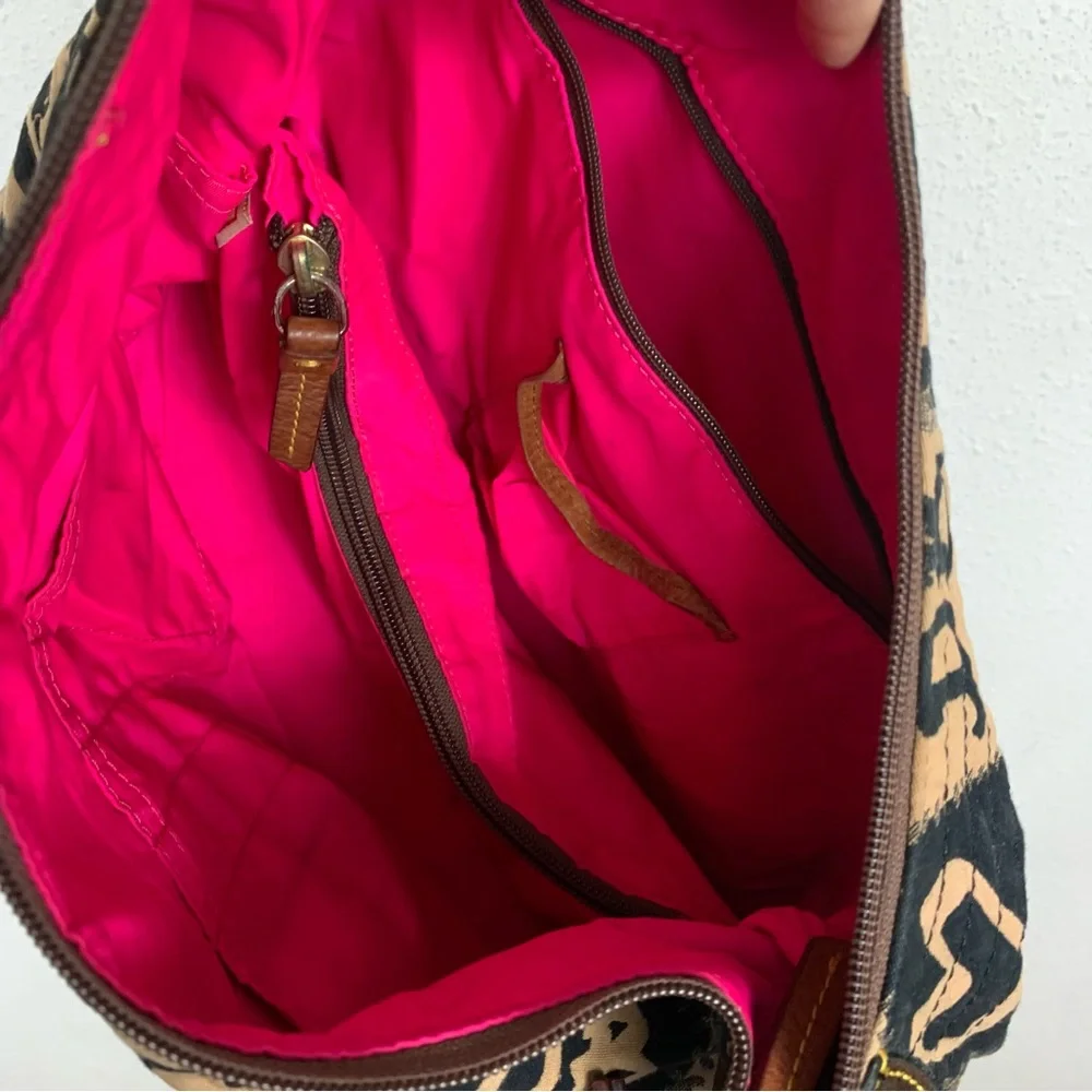 Dooney & Bourke Tan and Black Patterned Bag - Picture 15 of 16